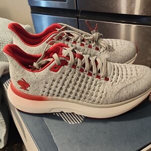 Rabbit Dream Chaser Knit Sneakers in Light Gray with Red Trim